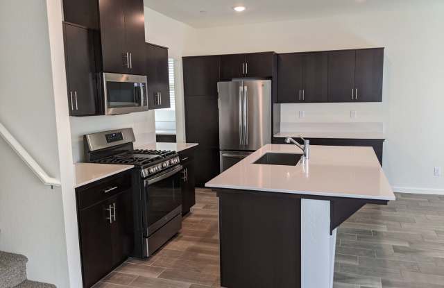 Newer Wilson Elev8ions home with a nice floor plan, nice upgrades, nice amenities and a community pool in Clovis. Gallery 4