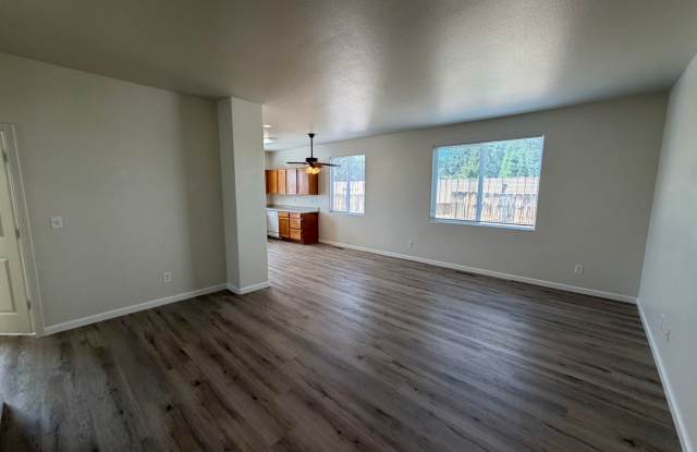 Northwest 3 bedroom, 2 bathroom home available now! Gallery 3