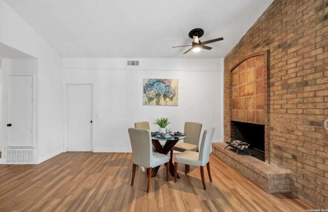 7637 ANTIQUE OAK ST Gallery 3