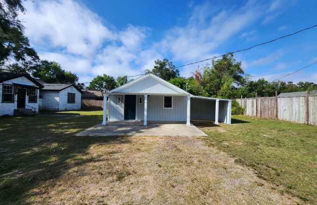 201 Kincaid St Pensacola, FL 32507 | MOVE IN SPECIAL: HALF OFF first full month of rent!!! photos photos