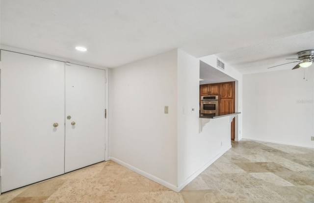 100 OAKMONT Lane Gallery 4