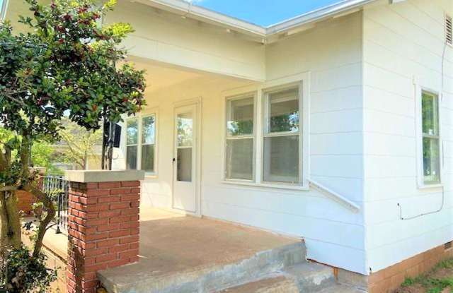 917 nw 30, 2 bed, 1 bath, 1 car garage , paseo district - 917 Northwest 30th Street, Oklahoma City, OK 73118