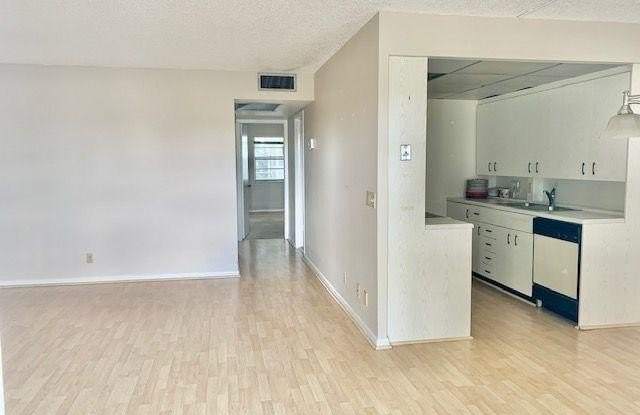 3063 Ainslie D Gallery 3
