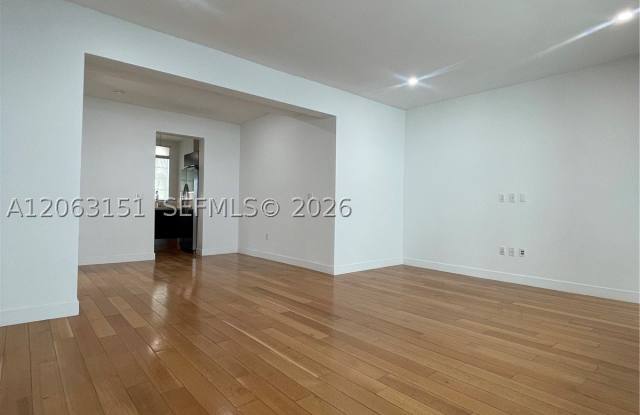 2021 Meridian Ave Gallery 3