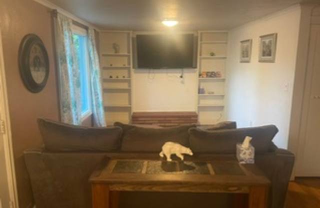 3 bedroom, 1 bath Home with Fenced Yard, Covered Patio For Rent! Gallery 4