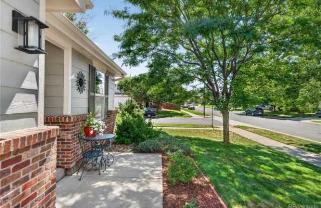 15895 Robins Dr Gallery 2