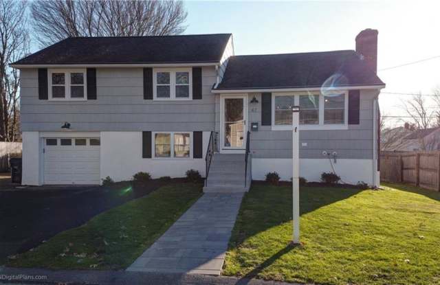 47 Dudley Avenue - 47 Dudley Avenue, Newport East, RI 02842