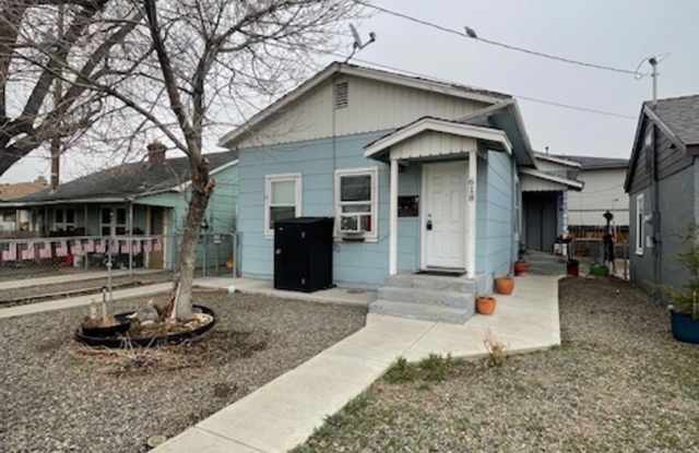 Charming Single-Level Studio Home with Upgraded Bathroom  Fenced Yard! Enjoy 50% off your second month's rent! - 618 19th Street, Sparks, NV 89431