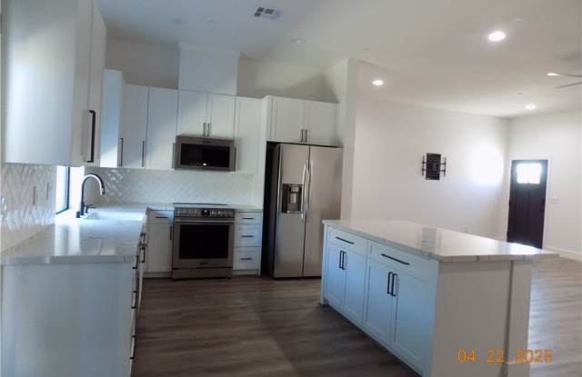 8252 W Ford Avenue photos photos