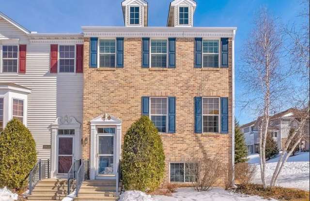 Wonderful 4bed 3.5bath Townhome in Eden Prairie! photos photos