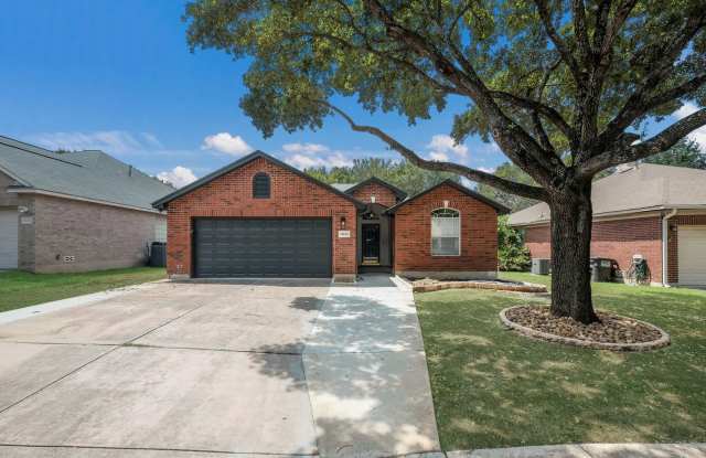 Updated 3-Bedroom Home with Spacious Backyard photos photos