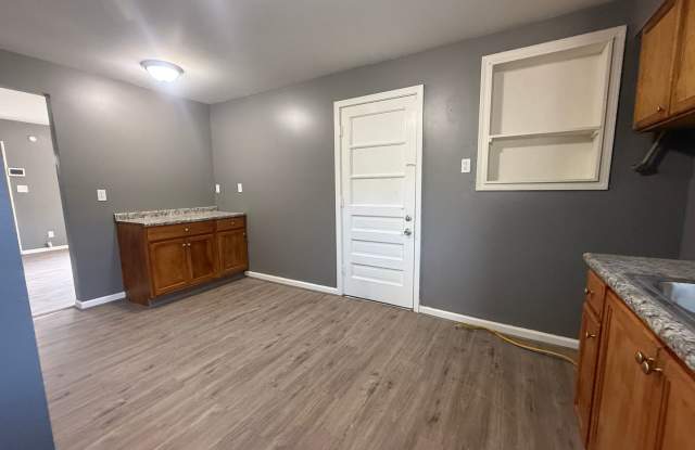 2 bedroom home - Ferguson - Remodeled -1st floor laundry photos photos