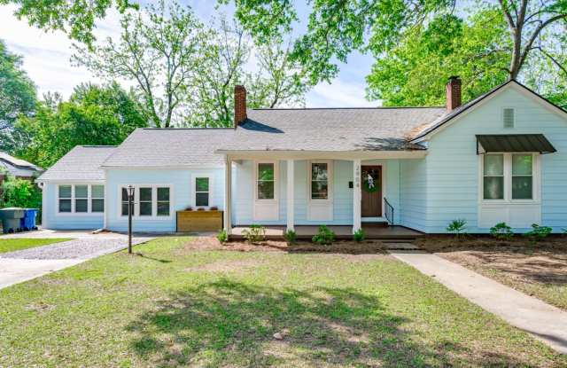 PRE-LEASING FOR SCHOOL YEAR 2027-2028 Spacious and homey home in the heart of Rosewood Gallery 1