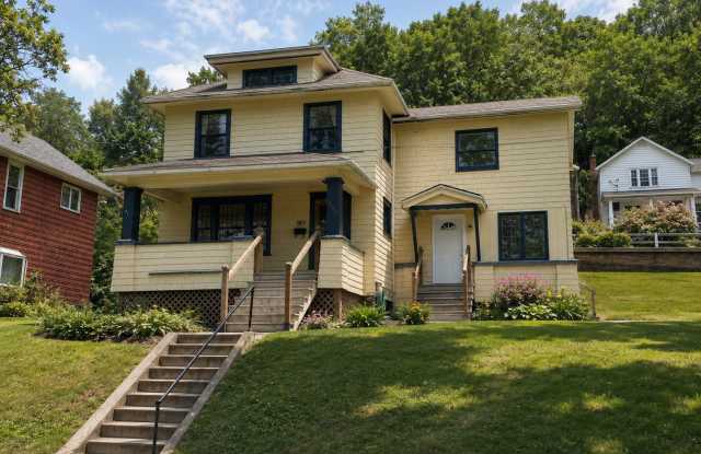 Four Bedroom Single Family Home in Bradford PA! Off Street Parking! photos photos