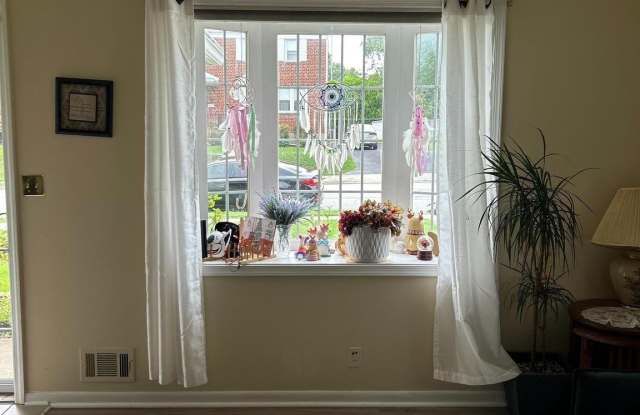 348 ELINOR Gallery 3