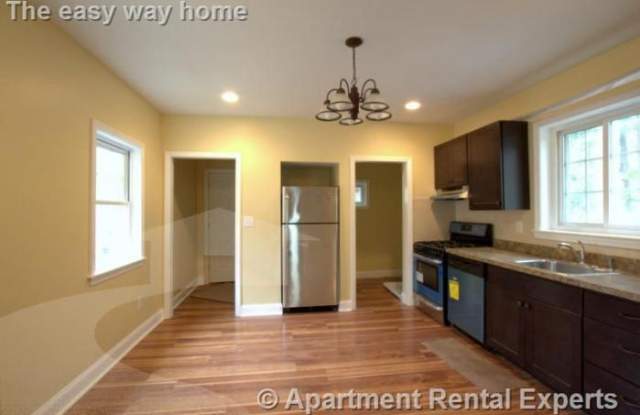 16 Tennyson St - 16 Tennyson Street, Somerville, MA 02145