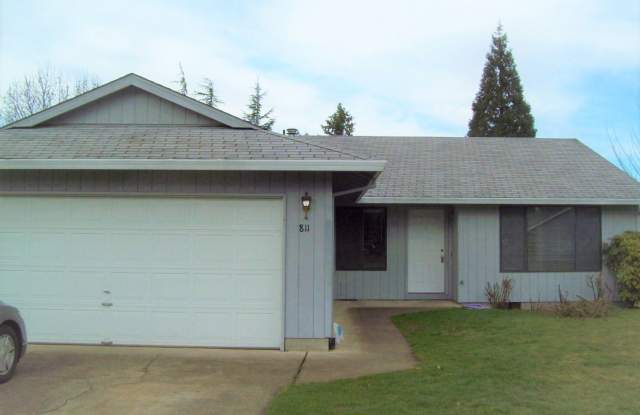 811 NE Thomas Court ~ Single-level Home in Cul-de-sac photos photos