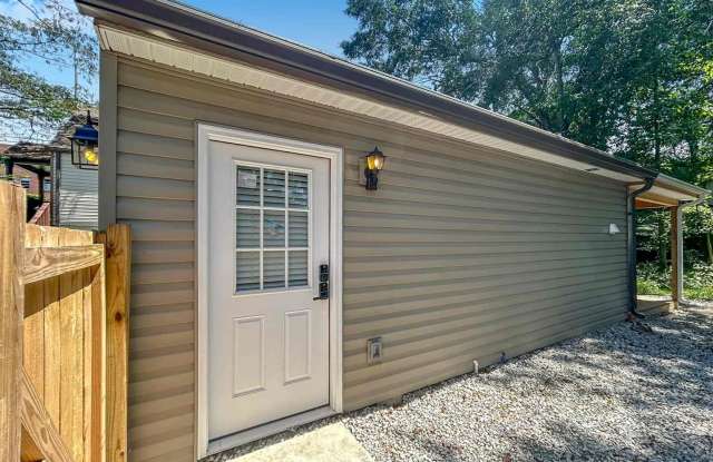 Hidden Gem in Brookhaven! 1 BR / 1 BA - The Perfect Apartment Alternative! Gallery 1
