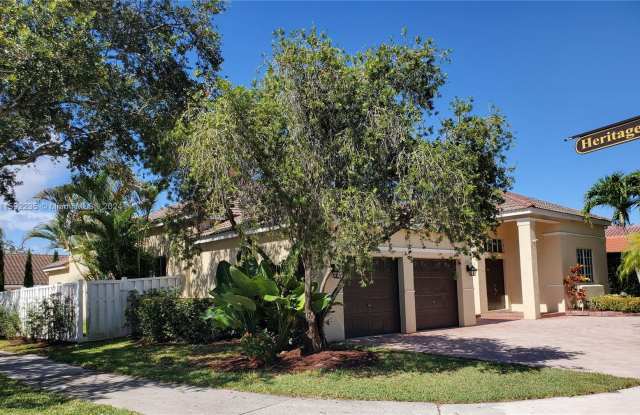 829 Heritage Drive - 829 Heritage Drive, Weston, FL 33326