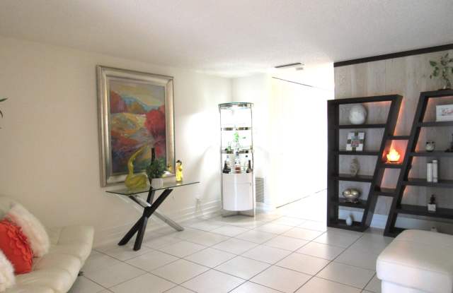 5780 FERNLEY Drive W Gallery 3