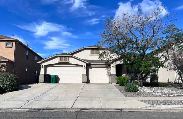 Refrigerated air! 4Br, 2Ba w/2 living areas, 3 CG photos photos