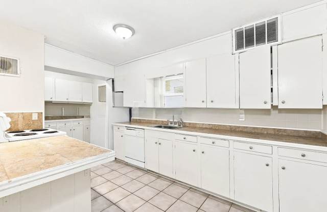 5566 Pine Lane Dr Gallery 3