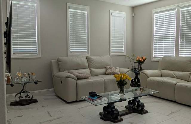 beautifully maintained 4-bedroom, 3-bath, 2,105 sq ft in Folsom Gallery 1