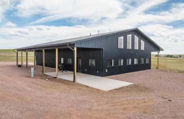 4 BED | 2 BATH | BARNDOMINIUM | HOT SPRINGS | FURNISHED photos photos