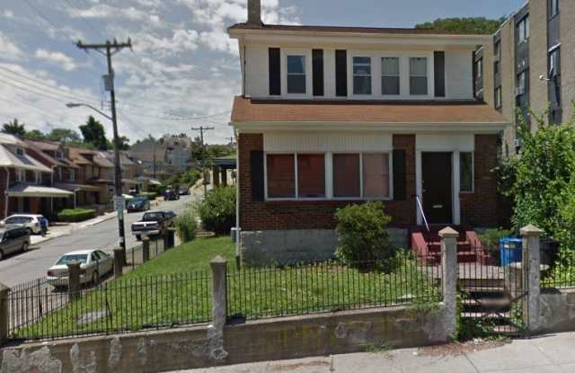 OAKLAND CONVENIENCE! 4 Bedroom / 1 Bath Home for Rent - 201 Robinson Street, Pittsburgh, PA 15213