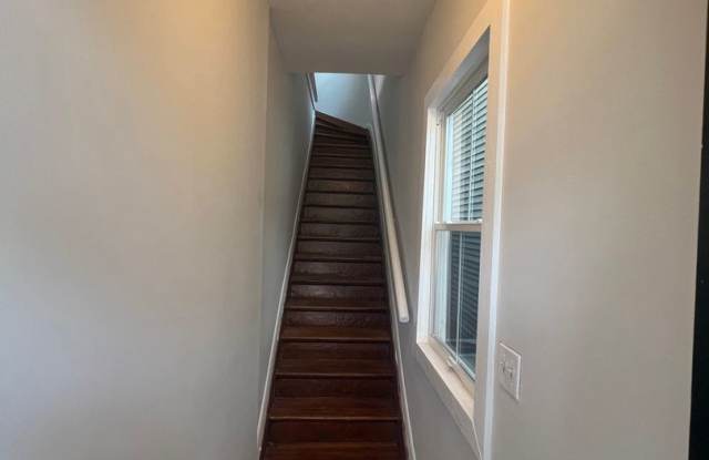 Charming Historic Duplex In the Heart if Savannah's Historic District Gallery 4