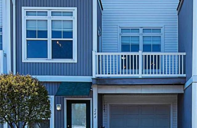 244 East Marina - 244 E Marina Pkwy, Lorain, OH 44052