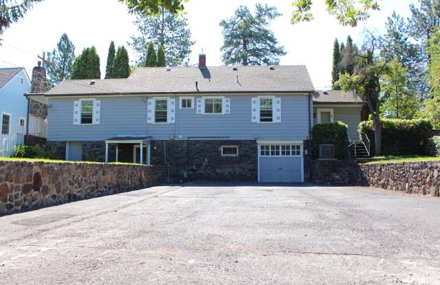 PETS CONSIDERED! Located in Bend's HISTORIC District, Walk to Drake Park! A/C, All Appliances, Hardwood Floors photos photos