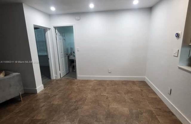 1236 N Hiatus Rd photos photos