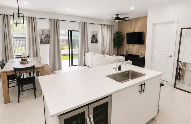 452 NW 203rd Terrace 452, Miami Gardens, FL 33169 - 3472 Gallery 4