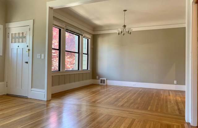 Beautifully Updated Inner Richmond Home with Private Backyard Gallery 4