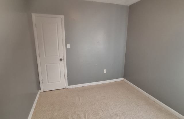 12613 Parkhill Avenue - Down Gallery 4