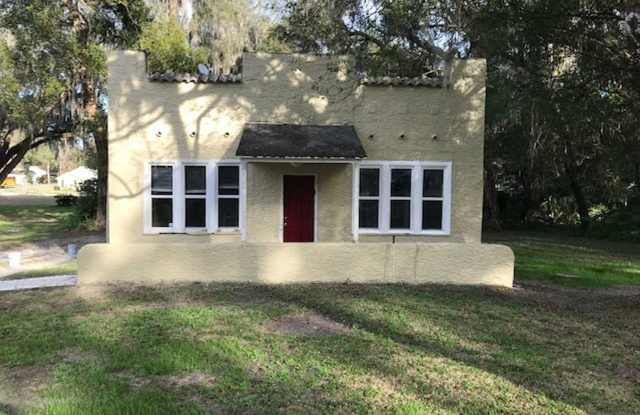 2 Bed 1 Bath Home | Pet Friendly | Washer Dryer Hook Ups | Section 8 Welcome photos photos