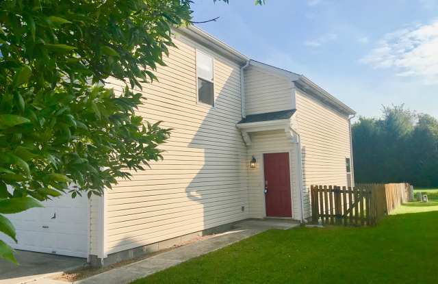Wonderful 3 Bedroom 2.5 Bathroom Home with Fenced Yard in Plainfield! Gallery 4