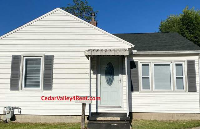 2 Bedroom 1 Bath Home with 2 single stall detached garages - 642 Sherman Avenue, Waterloo, IA 50703