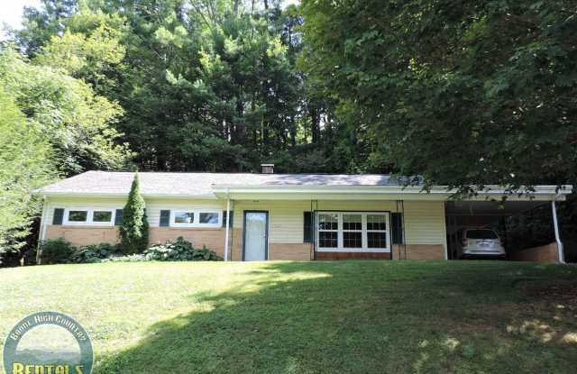 3bd/2ba Ranch-Style Home Central to Boone photos photos