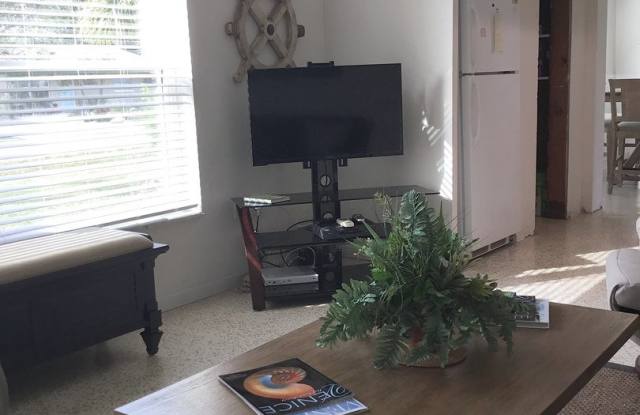 2BR/2BA Venice Island Duplex Gallery 3