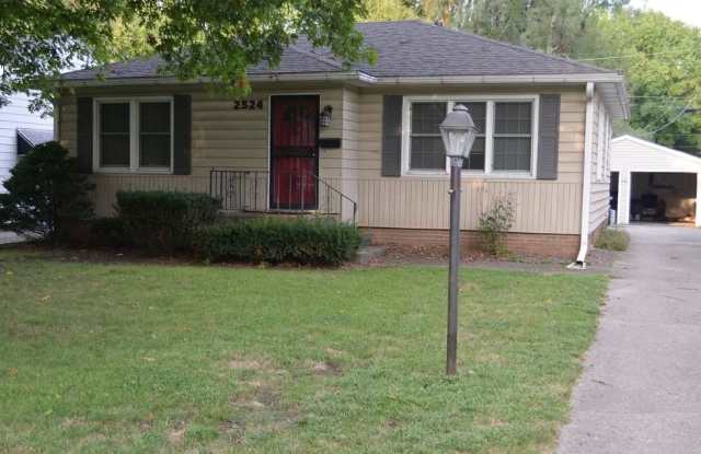 2524 South Walnut Street - 2524 South Walnut Street, Springfield, IL 62704