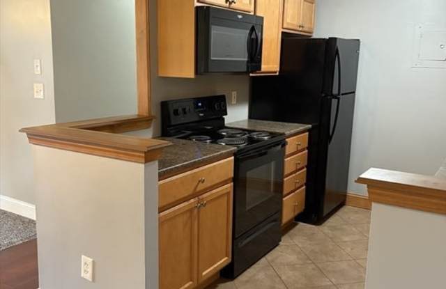 135 Grove St - 135 Grove Street, Rockland, MA 02370