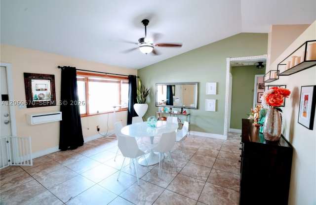 2304 SE 8th Terrace Gallery 2