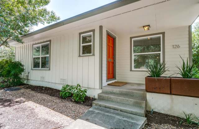 126 IRVINGTON DR Gallery 3