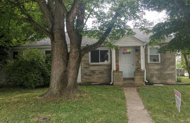 3 bedroom, 1 bath home: Available August 2024! - 1416 South Madison Street, Bloomington, IN 47403