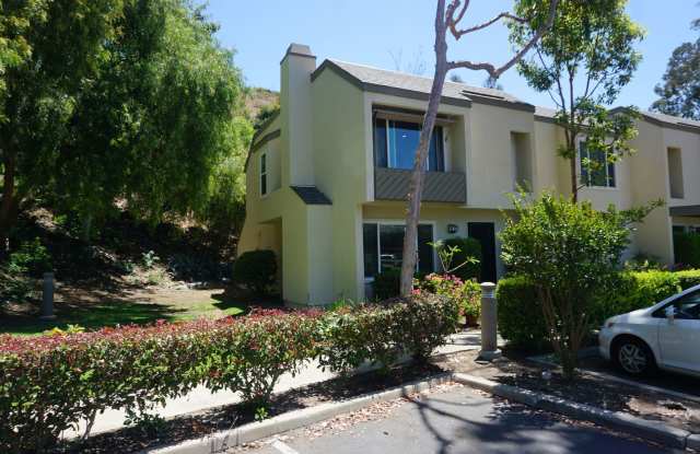 Private 3 Bedroom End Unit Condo in Orange with Trees View photos photos