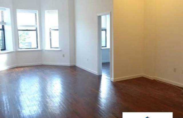 1531  UNION STREET Gallery 3