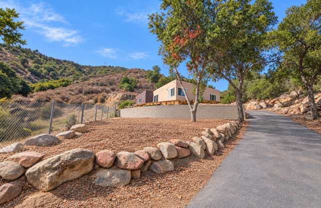 Unique 5-Bedroom Lake Elsinore Hillside Property with Lake Views + Separate Two-Room Building Gallery 3