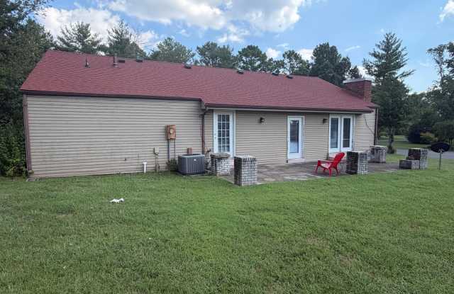 4 bedroom 2.5 bathroom house for rent Gallery 3